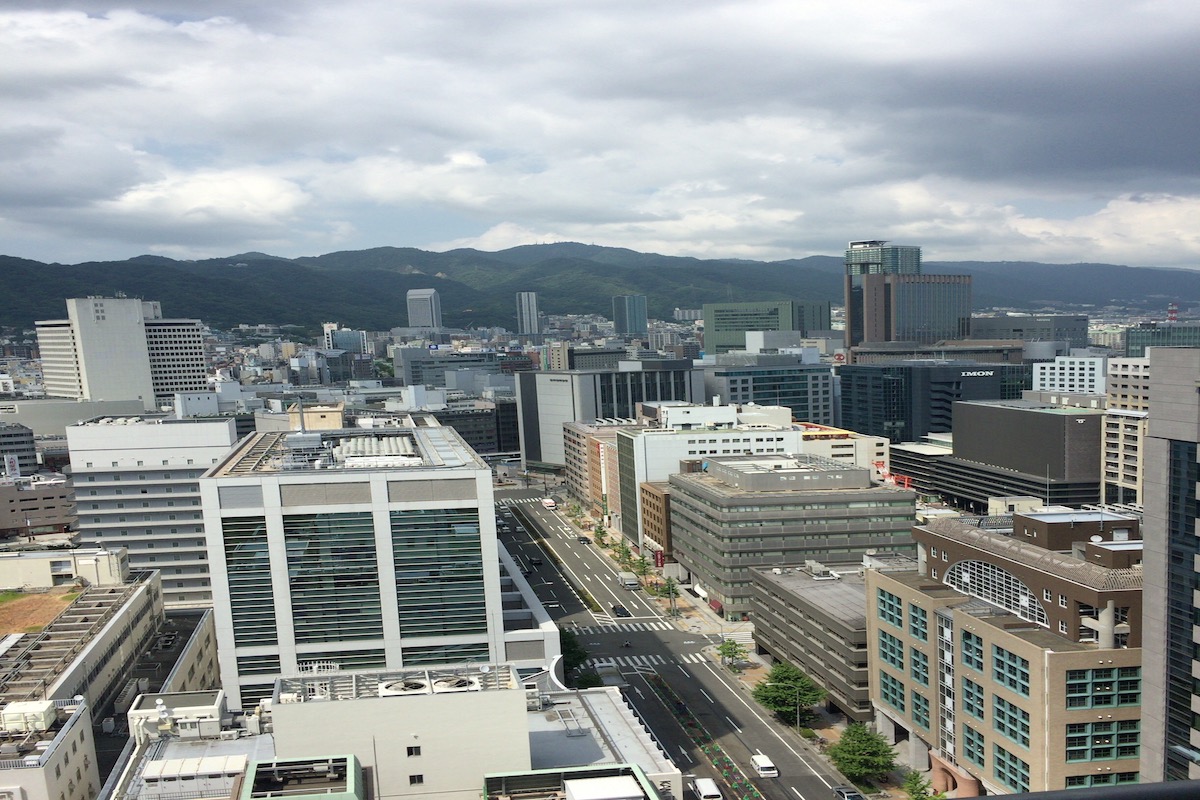 神戸居留地オリエンタルホテル 街の景色を見渡し故郷に想いを馳せる